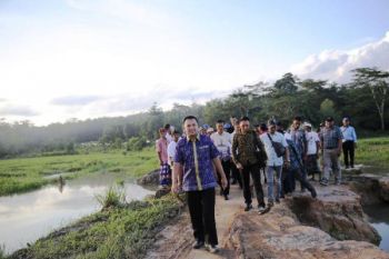 Ridho Kunjungi Warga Lampung Tengah Terdampak Banjir