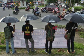 AKSI KAMISAN PADANG