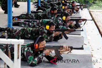 Lantamal Padang gelar latihan menembak