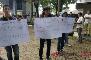 Mahasiswa tolak Sumarsono plt gubernur Sulsel