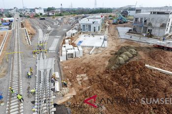 Ekonom melihat penundaan LRT dan kereta cepat tidak masalah