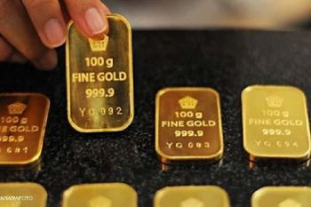 Dolar AS menguat, harga emas turun untuk hari ketiga