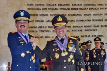 Tanda kehormatan untuk Panglima TNI dan Kapolri