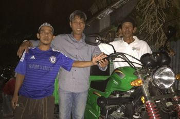 Pencinta lingkungan Balanipa dapat bantuan sepeda motor
