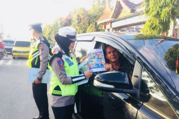 Brosur imbauan kepatuhan berlalu lintas Polres Bukittinggi berbahasa minang