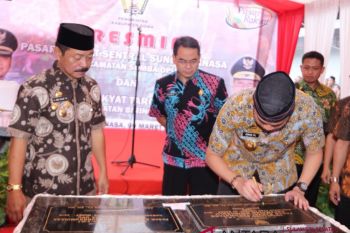 bupati resmikan dua pasar baru di Gowa
