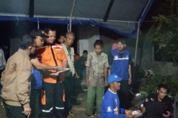 Sekda Sulbar kunjungi korban banjir ditenda darurat