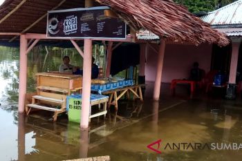 Air masih menggenangi sejumlah ruas jalan di Padang Pariaman (Video)
