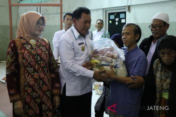 600 paket sembako dibagikan pada penyandang disabilitas