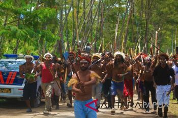 Massa kampanye di Jayawijaya biasa bawa senjata