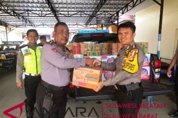 Kapolres Polman bantu warga korban banjir Mamuju