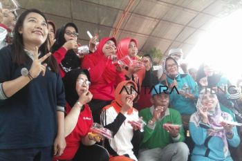 Pemkot Palu kampanye Germas dengan makan buah