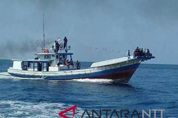 Nelayan Kupang manfaatkan bantuan 100 jaket pelampung