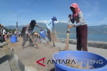 Peserta padat karya bekerja 6 hari perminggu