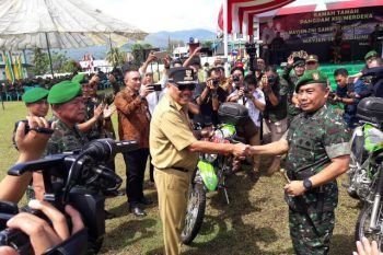 Gubernur Sulut bantu sepeda motor Koramil di perbatasan