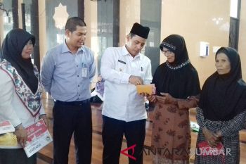 619 keluarga penerima manfaat di Solok terima PKH