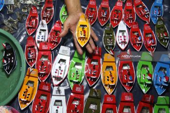 Perahu Mainan Kaleng Bekas