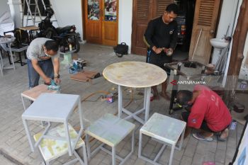 Permintaan Meja Kursi Meningkat