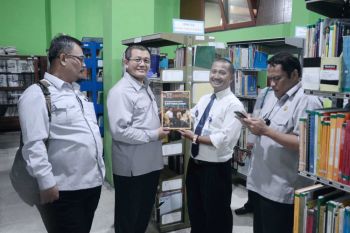 DPR pantau distribusi buletin dan majalah Parlementaria di UNS