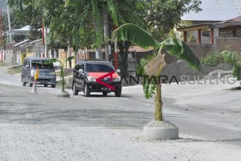 PROTES KERUSAKAN JALAN