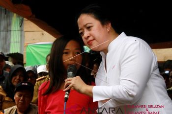 Puan terima keluhan korban banjir Mamuju