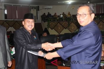 DPRD-Pemkot Padang Sepakati Tiga Ranperda Perubahan Retribusi