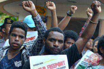 Tuntut penutupan PT Freeport