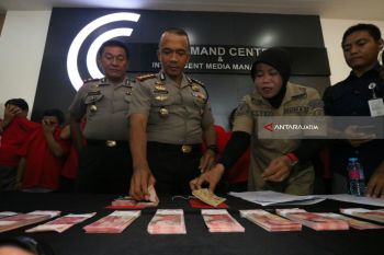 Polisi Surabaya Ungkap Miliaran Uang Palsu (Video)