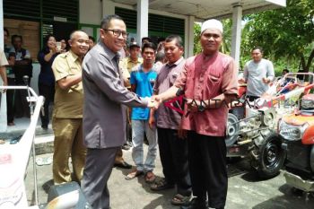 Petani seruyan terima bantuan 53 alsintan