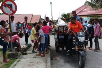 Anak Sekolah Minggu Biak punggut sampah peringati Paskah