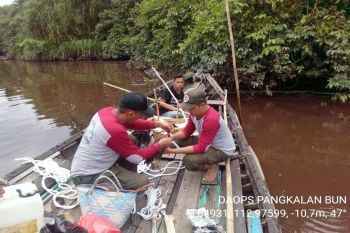 BKSDA Kalteng pancing buaya Sungai Mentaya dengan umpan bebek