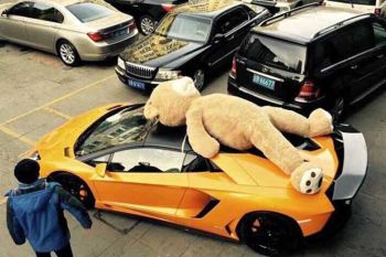 China larang pemasangan boneka di atap mobil