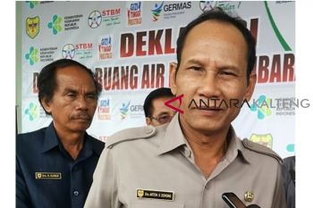 Bupati Gumas minta masyarakat kibarkan bendera sebulan penuh