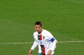 Sepak bola - Portugal takluk dari Belanda 0-3