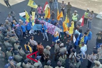 Puluhan mahasiswa demo ke DPRD OKU  menolak UU MD3