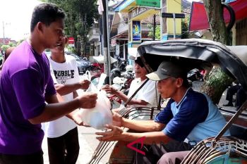 Jelang UNBK, siswa SMK menggelar bakti sosial