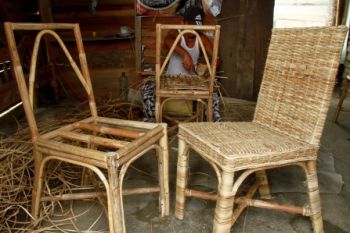 Produksi Kursi Rotan Terkendala Bahan