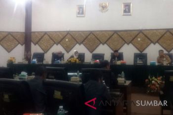 Legislator-Eksekutif Padang sepakati tiga ranperda perubahan retribusi