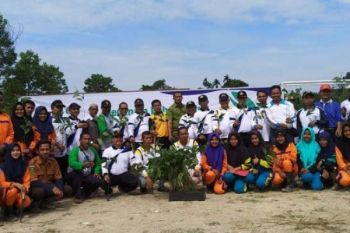 Dukung Program Pemerintah, Warga Pangkalan Kerinci Barat Lakukan Gotong Royong