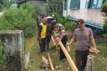 Guru SD di perbatasan Malaysia manfaatkan radio media pembelajaran