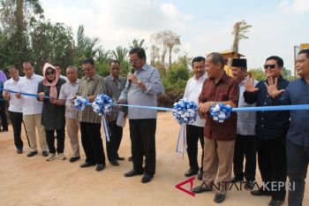 Gubernur Kepri resmikan pembangunan jalan industri Karimun