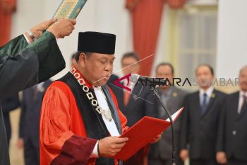 PELANTIKAN HAKIM MK