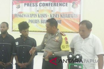 Polisi tahan mantan Kepsek SMA Biak