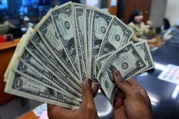 Dolar AS melemah terhadap mata uang "safe-haven" lainnya