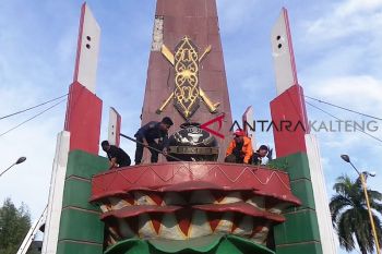 Geram lihat tugu bundaran kotor Bupati Supian Hadi lakukan hal ini