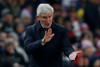 Mark Hughes memimpin Southampton mengalahkan Wigan 2-0