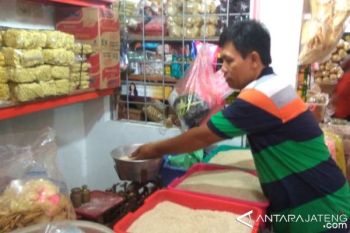 Pedagang Pasar Kliwon Kudus keberatan e-retribusi