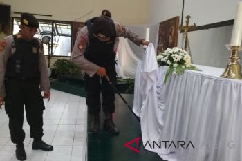 Jelang Paskah, Polres Kudus gelar sterilisasi gereja