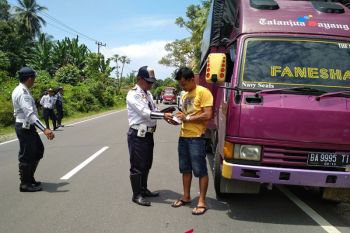 Pemeriksaan kendaraan bermotor dengan pola sidang di tempat di Agam