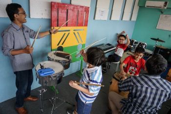 Terapi musik penyandang autis